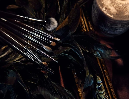 кисть для брів