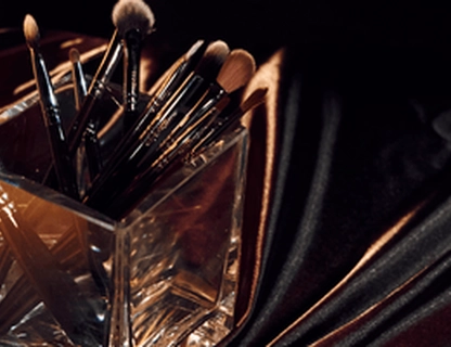 пензлик для нанесення маски